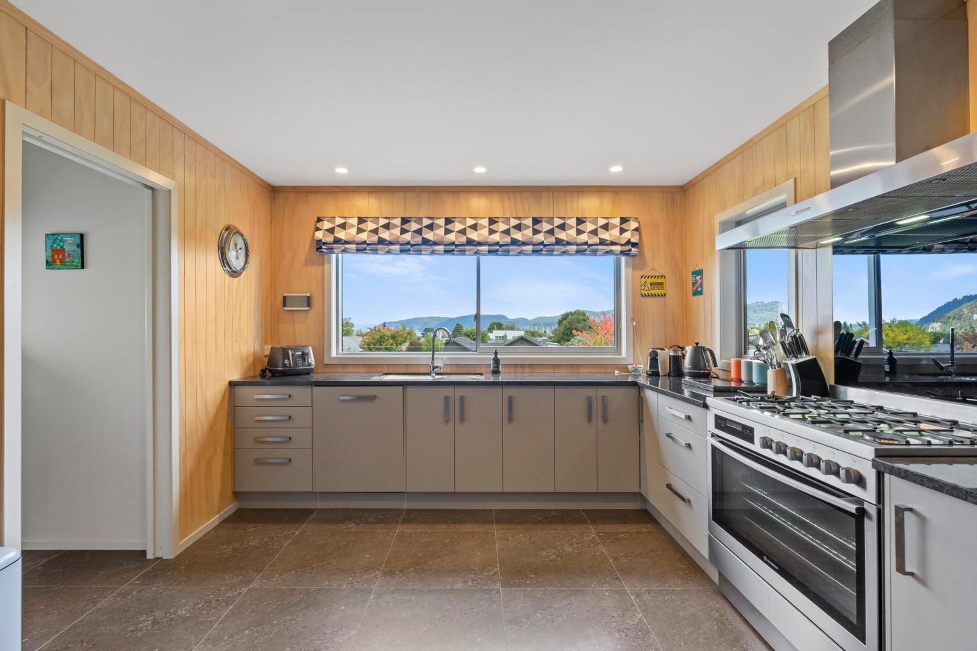 Lake Life Kinloch - Taupo Holiday Home 외부 사진