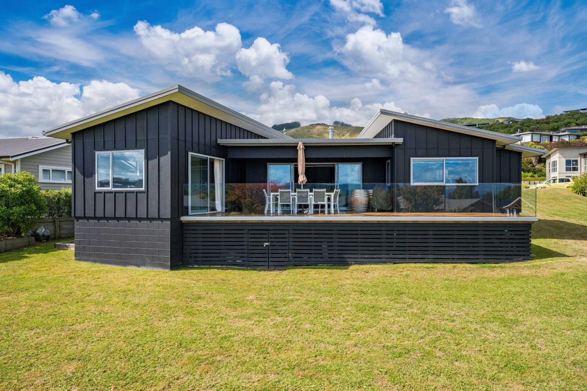 Lake Life Kinloch - Taupo Holiday Home 외부 사진