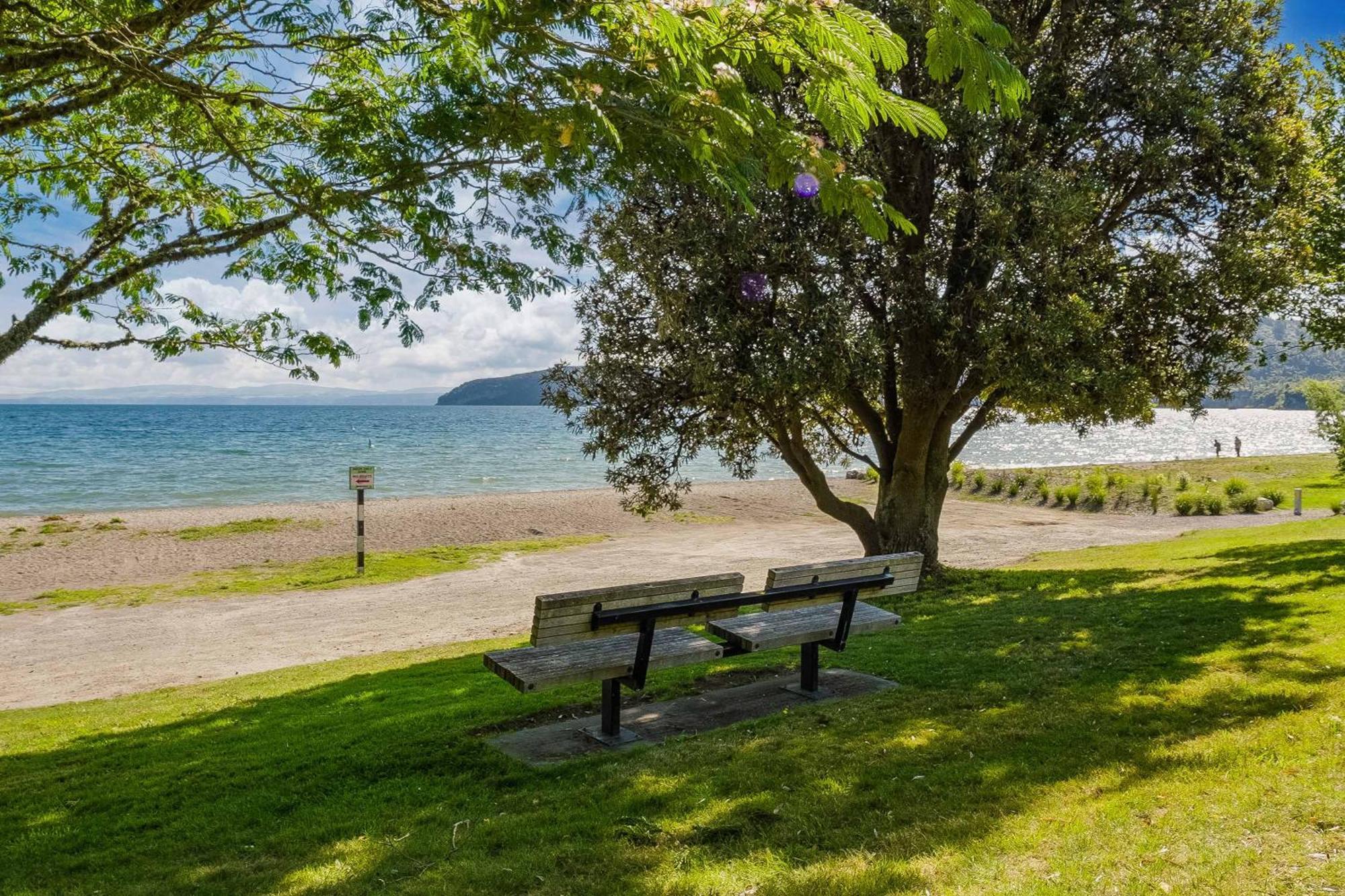 Lake Life Kinloch - Taupo Holiday Home 외부 사진