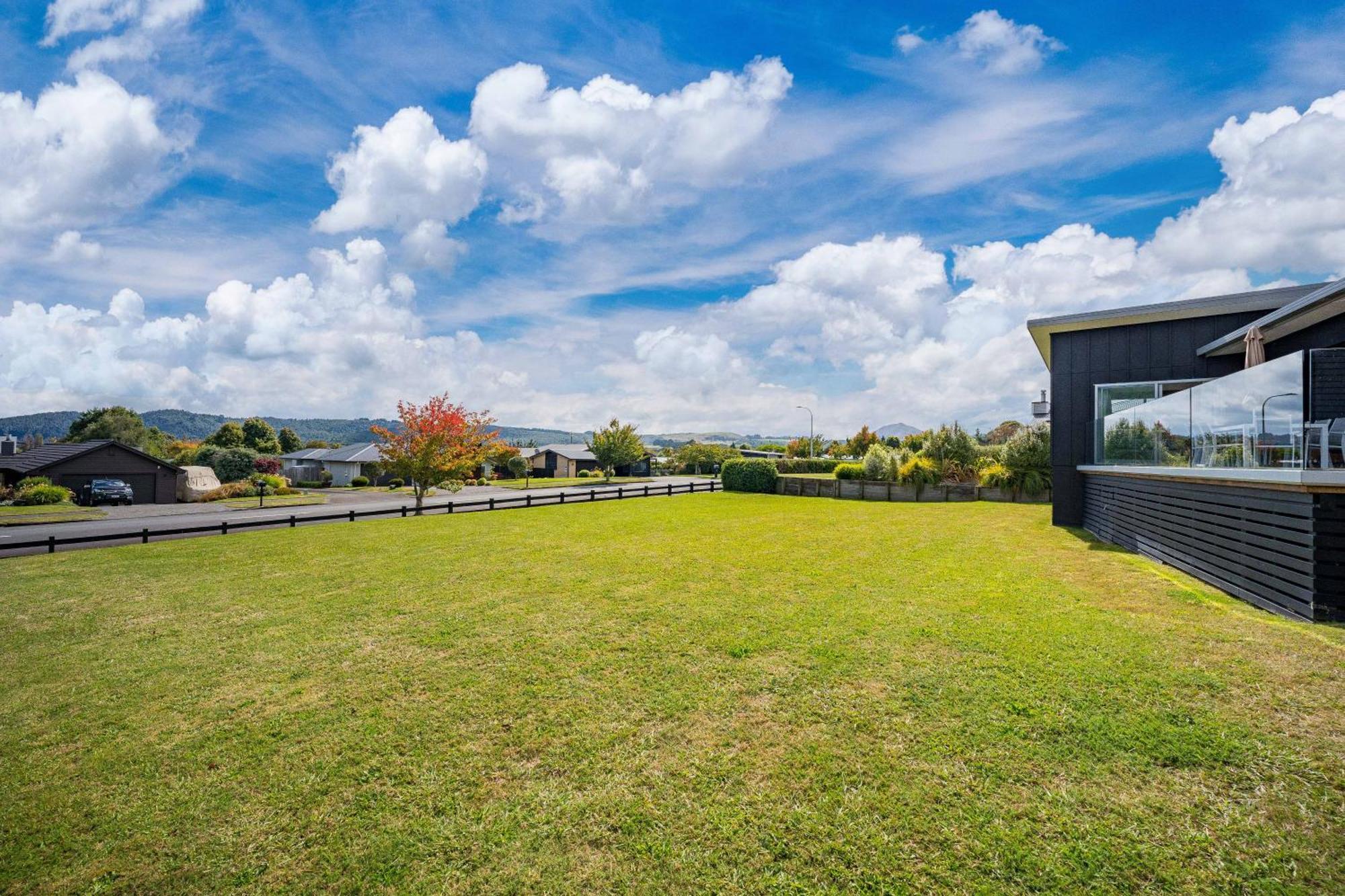 Lake Life Kinloch - Taupo Holiday Home 외부 사진